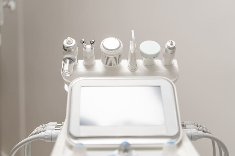 device-for-cosmetic-procedure-in-the-cosmetologist-2024-12-04-22-06-32-utc