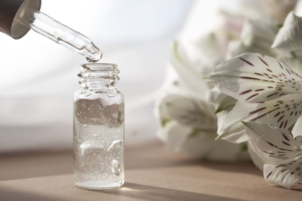 glass-bottle-dropper-with-moisturizing-lotion-sid-2024-09-08-10-27-17-utc (1) (1)